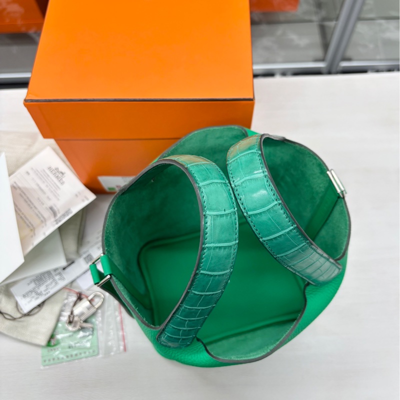 【整體99新】Hermes薄荷綠/帝王綠手柄 鰐魚touch 18菜籃子 z刻手提包-2