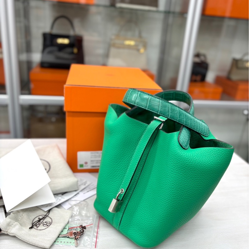 【整體99新】Hermes薄荷綠/帝王綠手柄 鰐魚touch 18菜籃子 z刻手提包-3