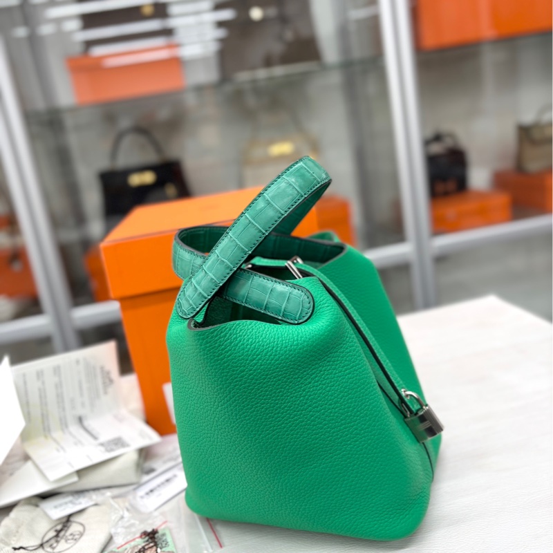 【整體99新】Hermes薄荷綠/帝王綠手柄 鰐魚touch 18菜籃子 z刻手提包-4