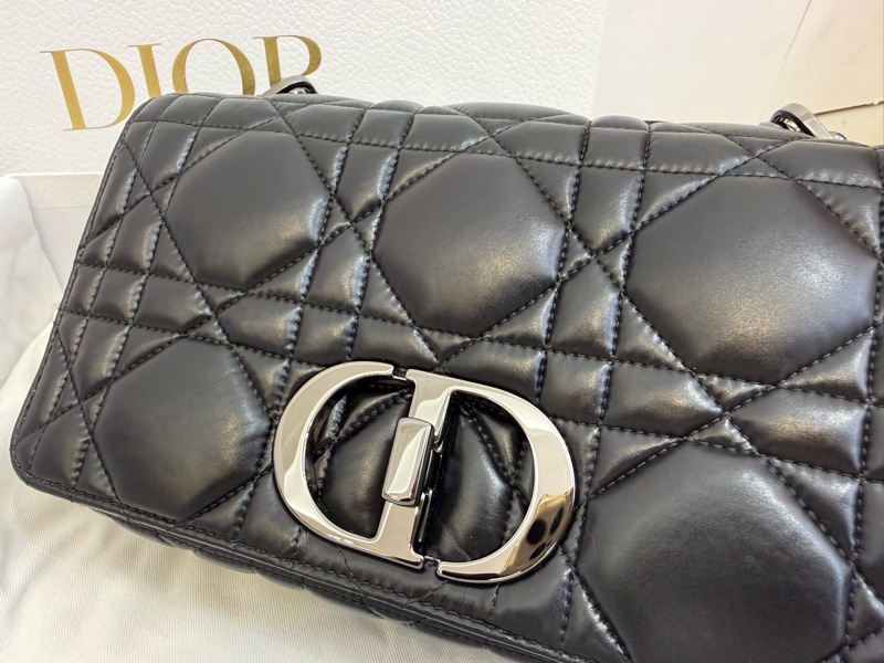 閒置新品DIOR黑色Soft Dior Caro 油蠟皮黑鏈中型菱格羊皮側背包M9253UHPA_M900-1