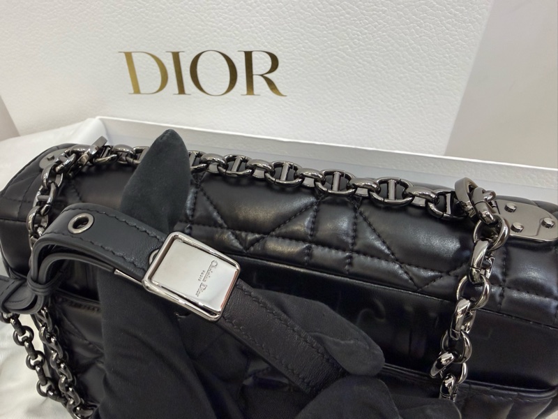 閒置新品DIOR黑色Soft Dior Caro 油蠟皮黑鏈中型菱格羊皮側背包M9253UHPA_M900-3