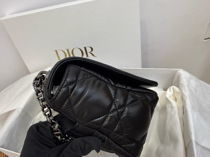 閒置新品DIOR黑色Soft Dior Caro 油蠟皮黑鏈中型菱格羊皮側背包M9253UHPA_M900-4