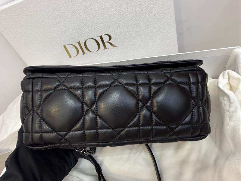 閒置新品DIOR黑色Soft Dior Caro 油蠟皮黑鏈中型菱格羊皮側背包M9253UHPA_M900-5