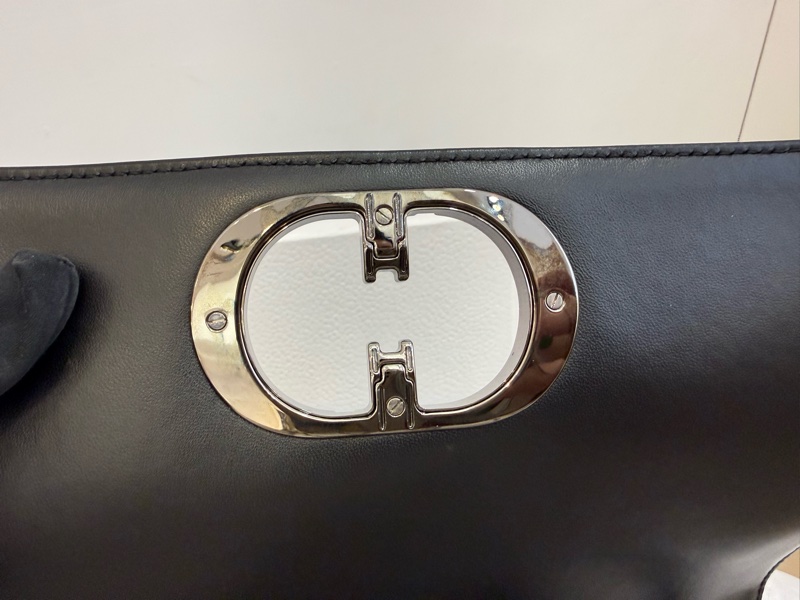 閒置新品DIOR黑色Soft Dior Caro 油蠟皮黑鏈中型菱格羊皮側背包M9253UHPA_M900-8