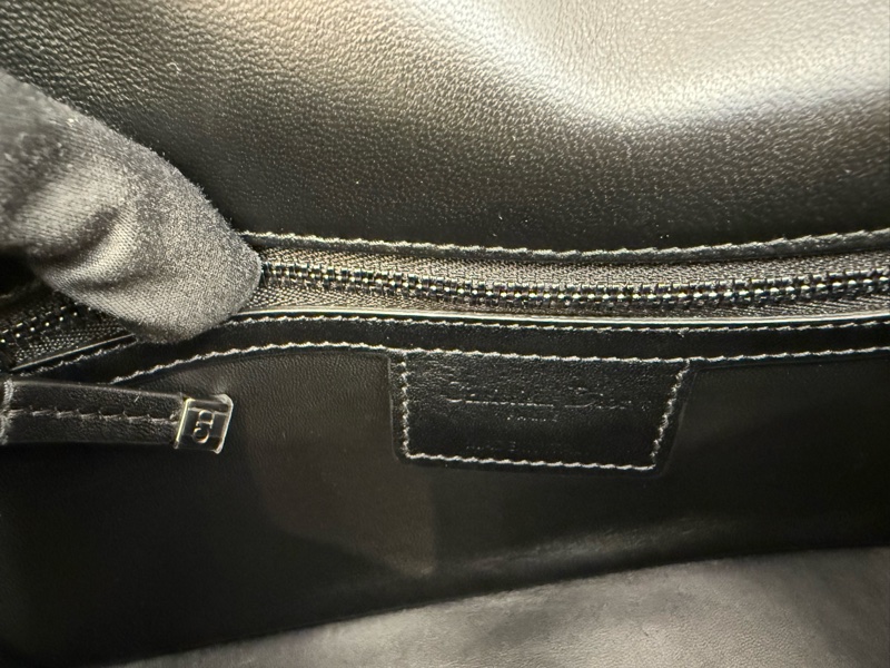 閒置新品DIOR黑色Soft Dior Caro 油蠟皮黑鏈中型菱格羊皮側背包M9253UHPA_M900-10