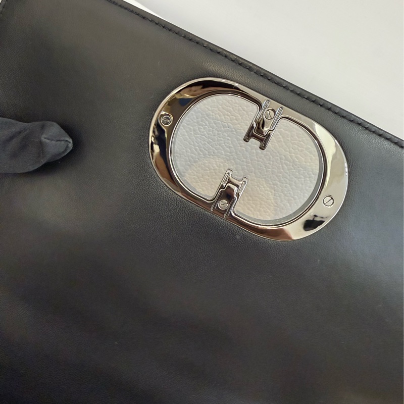 閒置新品DIOR黑色Soft Dior Caro 油蠟皮黑鏈中型菱格羊皮側背包M9253UHPA_M900-11