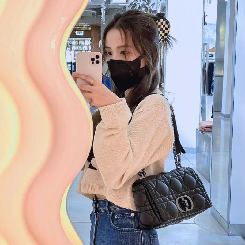 閒置新品DIOR黑色Soft Dior Caro 油蠟皮黑鏈中型菱格羊皮側背包M9253UHPA_M900-16