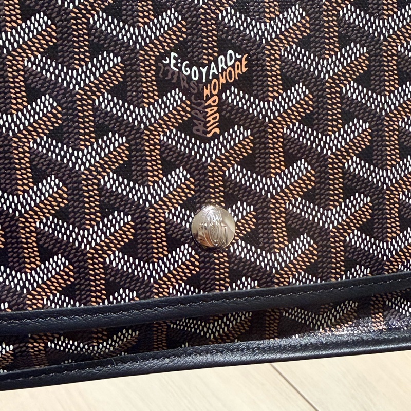 GOYARD Plumet Pocket 翻蓋斜背信封包 黑色-1