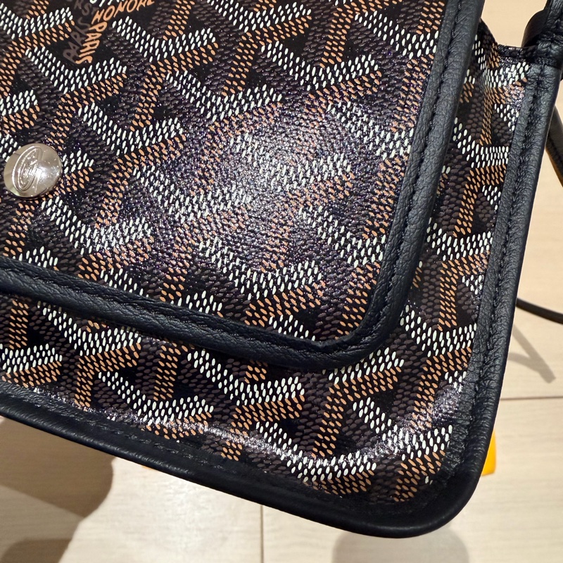 GOYARD Plumet Pocket 翻蓋斜背信封包 黑色-4