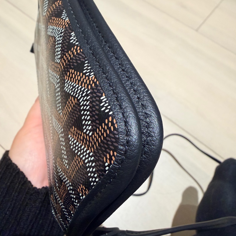 GOYARD Plumet Pocket 翻蓋斜背信封包 黑色-9