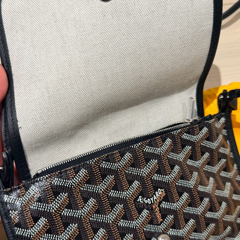 GOYARD Plumet Pocket 翻蓋斜背信封包 黑色-15