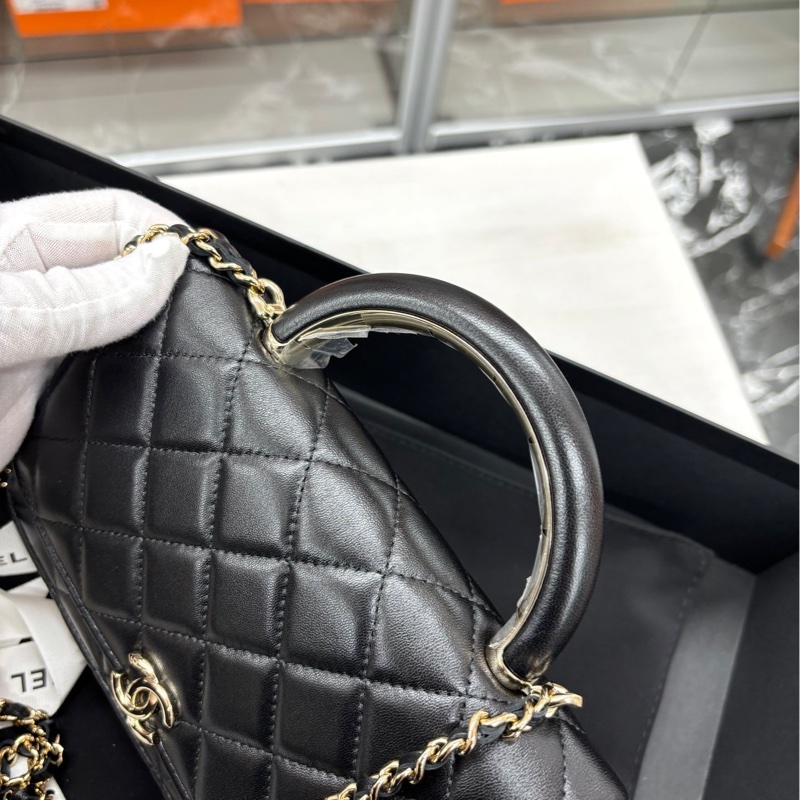 【閒置】 Chanel 22A芯片 手柄款 黑金羊皮woc 手提斜挎包-1