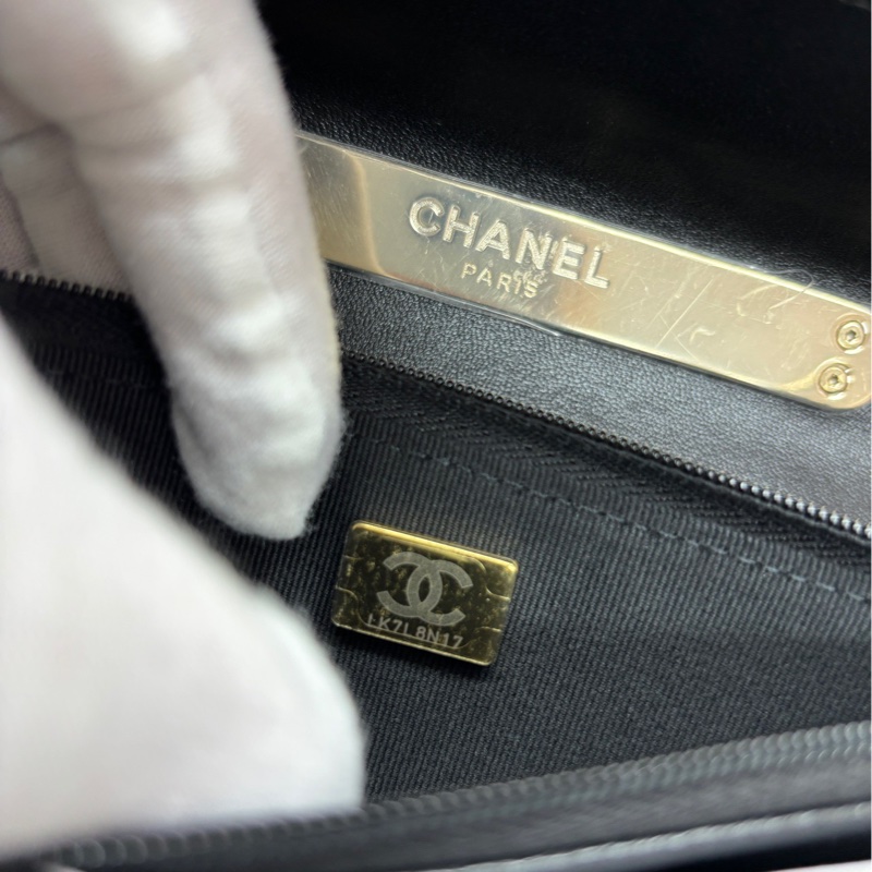 【閒置】 Chanel 22A芯片 手柄款 黑金羊皮woc 手提斜挎包-8