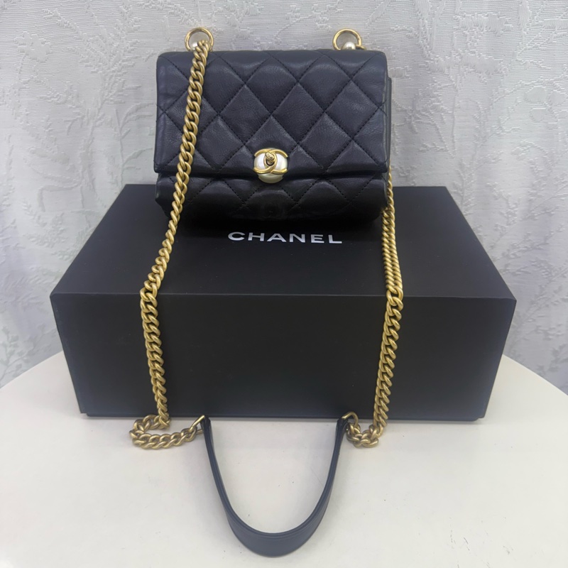 Chanel 珍珠扣斜孭袋-0