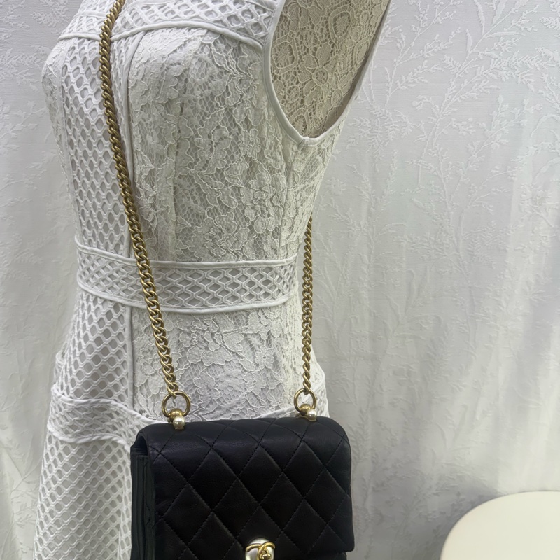 Chanel 珍珠扣斜孭袋-6
