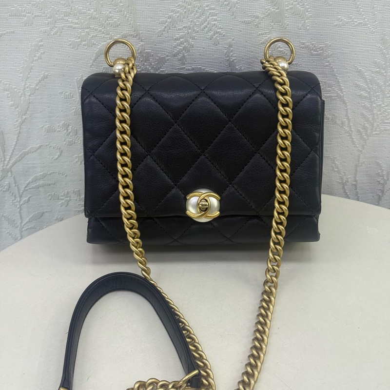 Chanel 珍珠扣斜孭袋-8