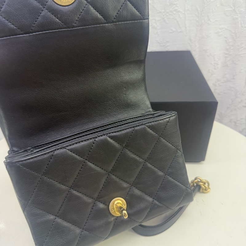 Chanel 珍珠扣斜孭袋-13