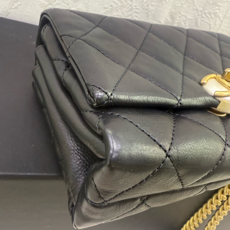 Chanel 珍珠扣斜孭袋-15