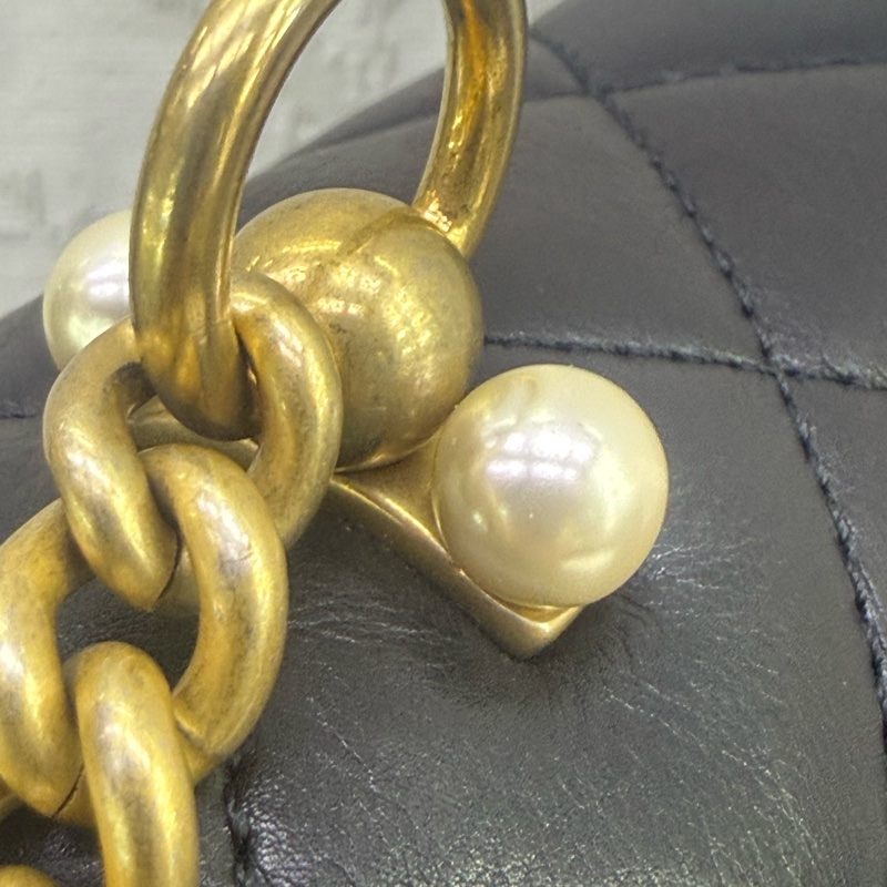 Chanel 珍珠扣斜孭袋-19
