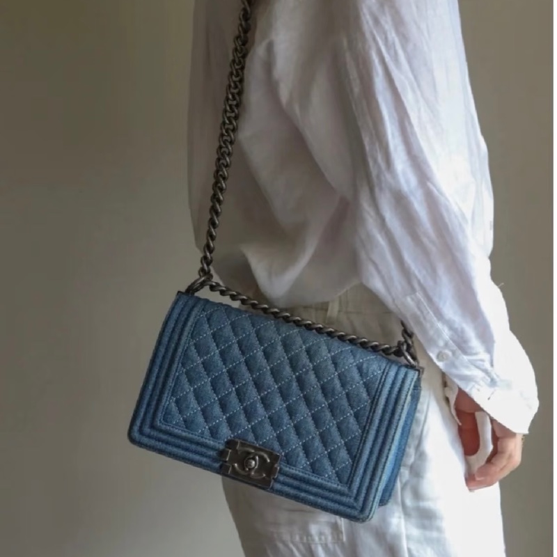 香奈兒CHANEL BOY 25cm牛仔單寧黃金中號尺寸菱格紋復古銀釦斜背包-2