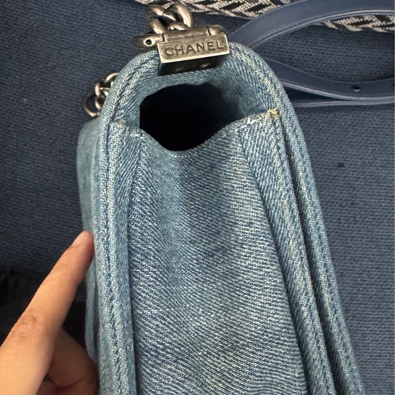香奈兒CHANEL BOY 25cm牛仔單寧黃金中號尺寸菱格紋復古銀釦斜背包-5