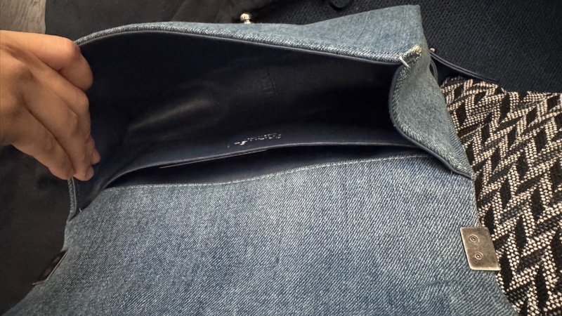 香奈兒CHANEL BOY 25cm牛仔單寧黃金中號尺寸菱格紋復古銀釦斜背包-10