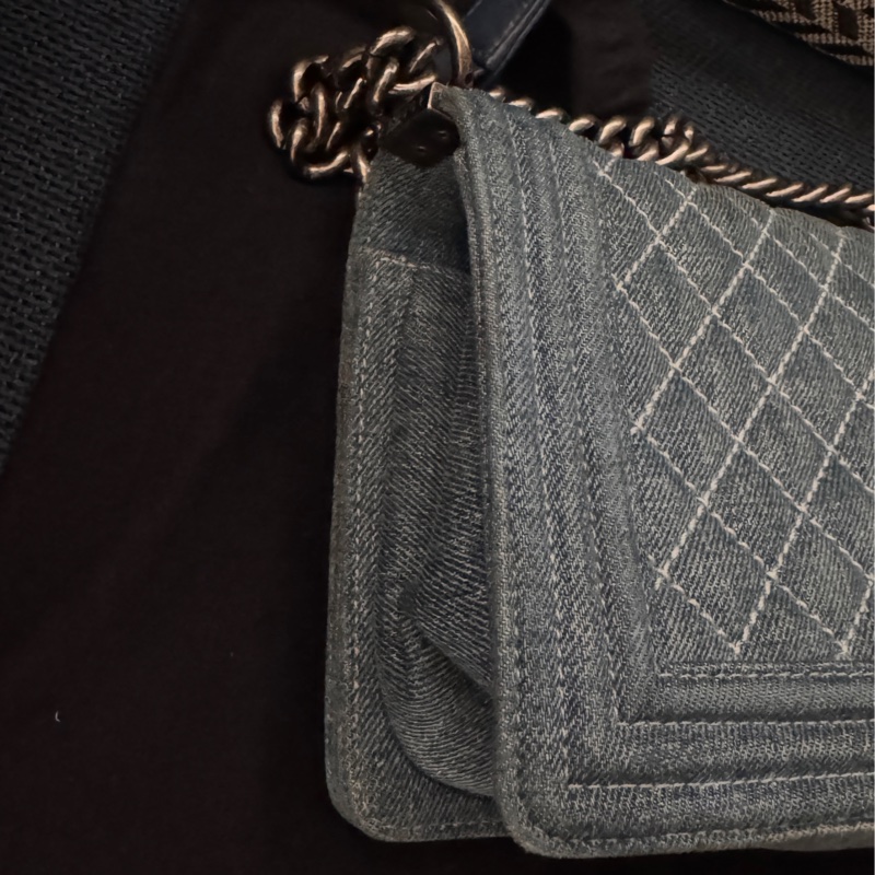 香奈兒CHANEL BOY 25cm牛仔單寧黃金中號尺寸菱格紋復古銀釦斜背包-12