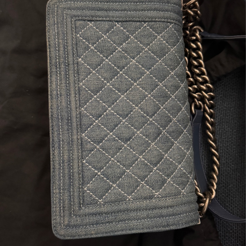 香奈兒CHANEL BOY 25cm牛仔單寧黃金中號尺寸菱格紋復古銀釦斜背包-17