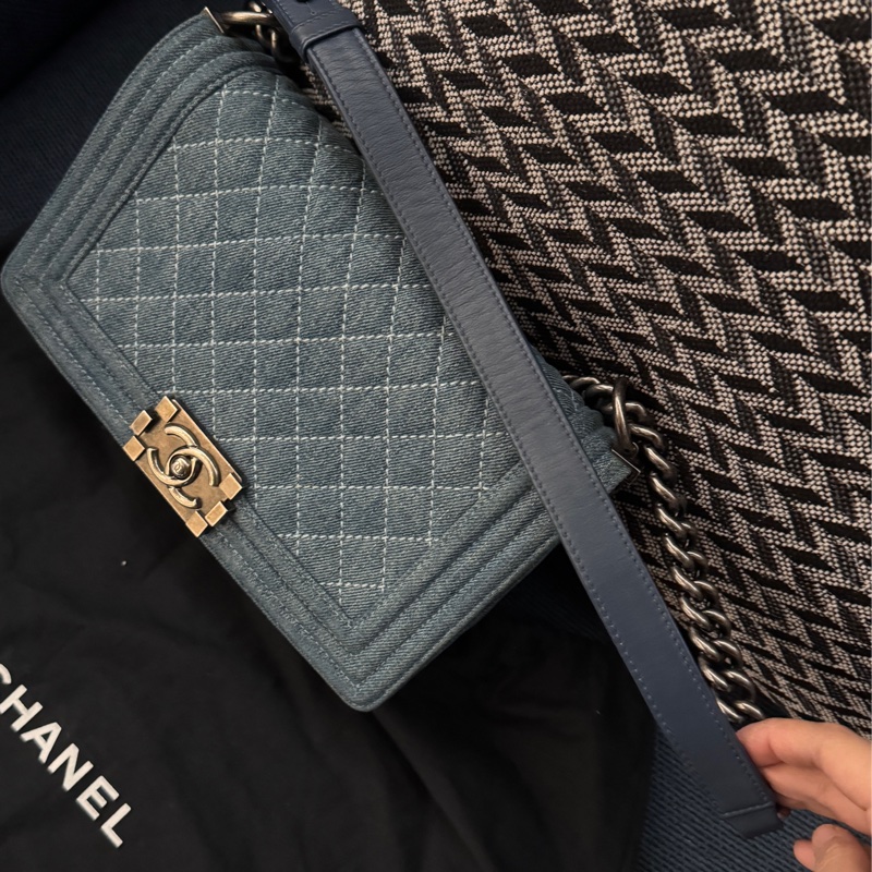 香奈兒CHANEL BOY 25cm牛仔單寧黃金中號尺寸菱格紋復古銀釦斜背包-18