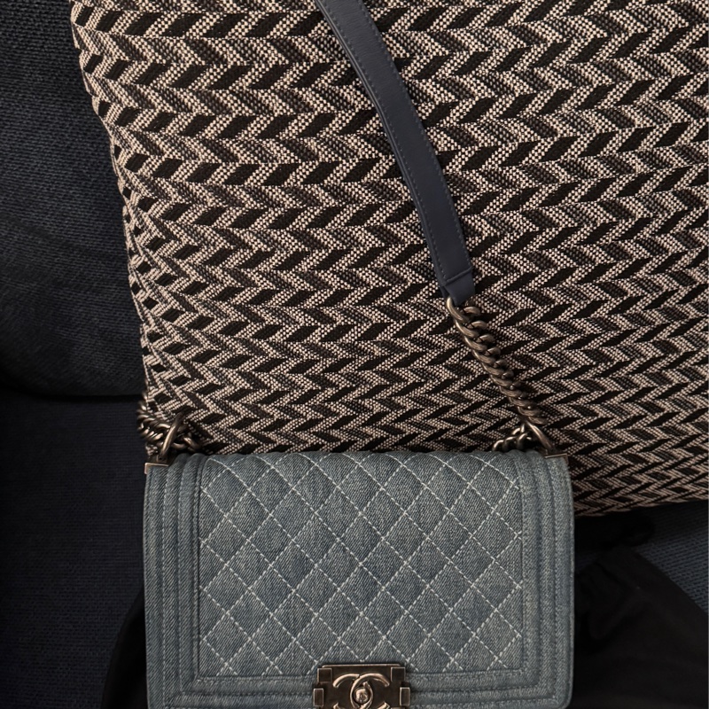 香奈兒CHANEL BOY 25cm牛仔單寧黃金中號尺寸菱格紋復古銀釦斜背包-19