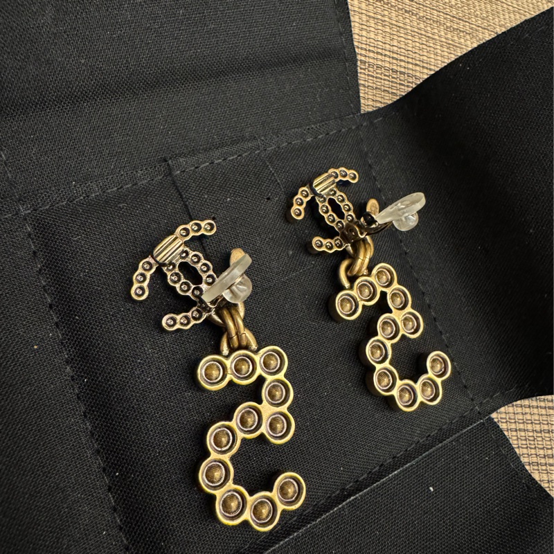 CHANEL 水鑽5字耳環「耳夾款」-3