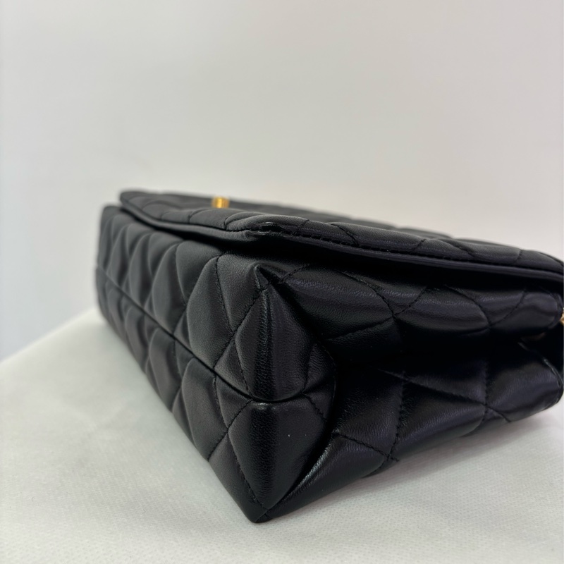 Chanel黑羊皮仿舊金鏈hobo肩背包-6