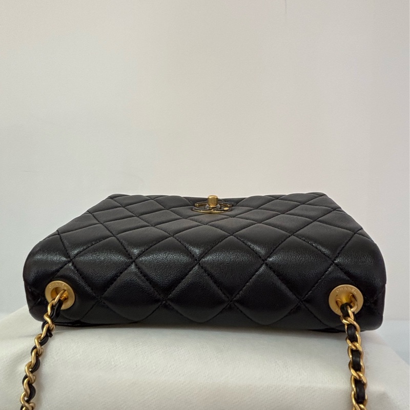 Chanel黑羊皮仿舊金鏈hobo肩背包-10