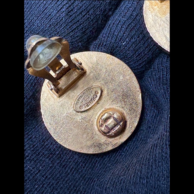 Chanel 金邊白色面雙C 圓耳環 （耳夾式）-8