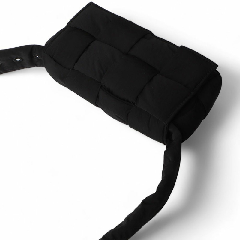 【包稅】BOTTEGA VENETA 帶襯墊的科技迷你卡帶包腰包 679763-3