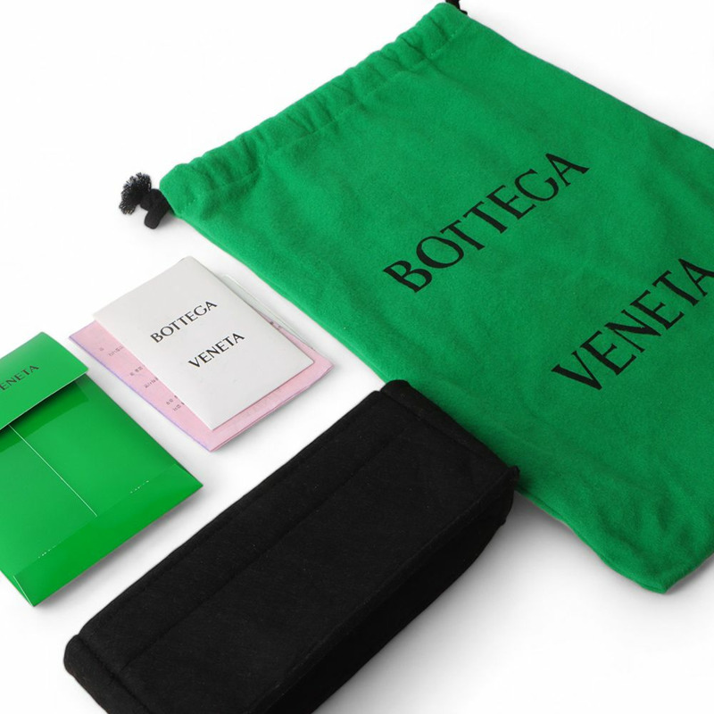 【包稅】BOTTEGA VENETA 帶襯墊的科技迷你卡帶包腰包 679763-7