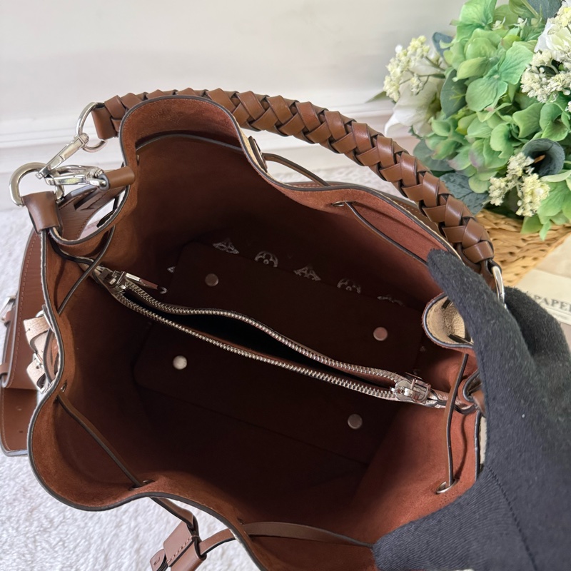 Muria 雕花洞洞牛皮二用水桶包(奶油色)-4