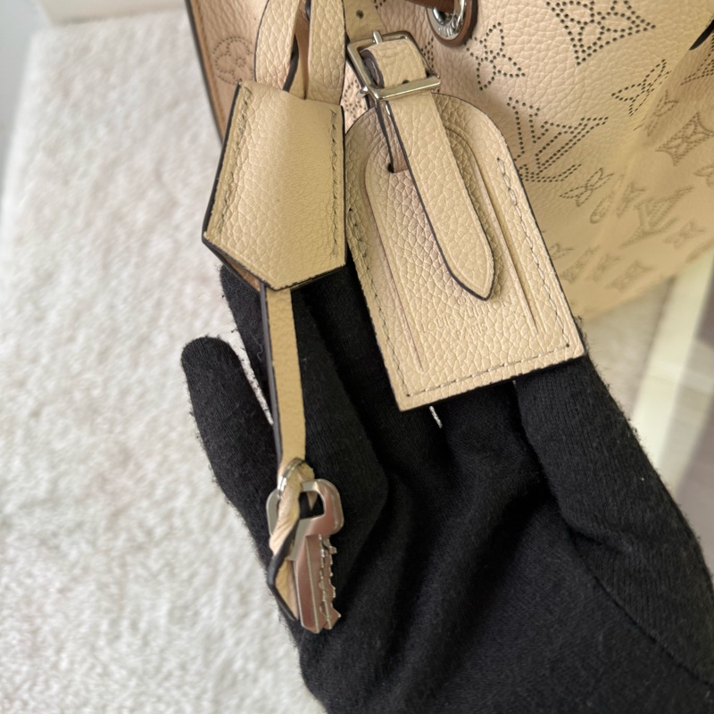 Muria 雕花洞洞牛皮二用水桶包(奶油色)-5