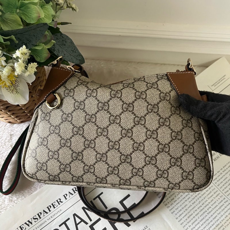 GG Emblem 塗層帆布及皮革小款二用包(米色/深棕色)-1