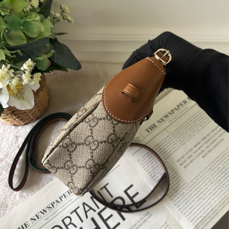 GG Emblem 塗層帆布及皮革小款二用包(米色/深棕色)-2