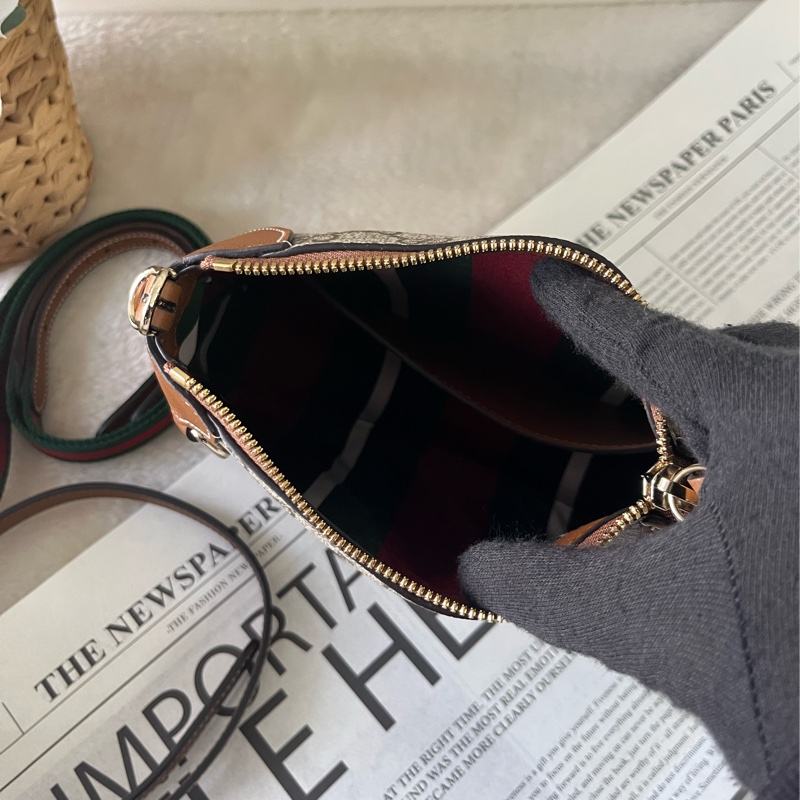 GG Emblem 塗層帆布及皮革小款二用包(米色/深棕色)-6