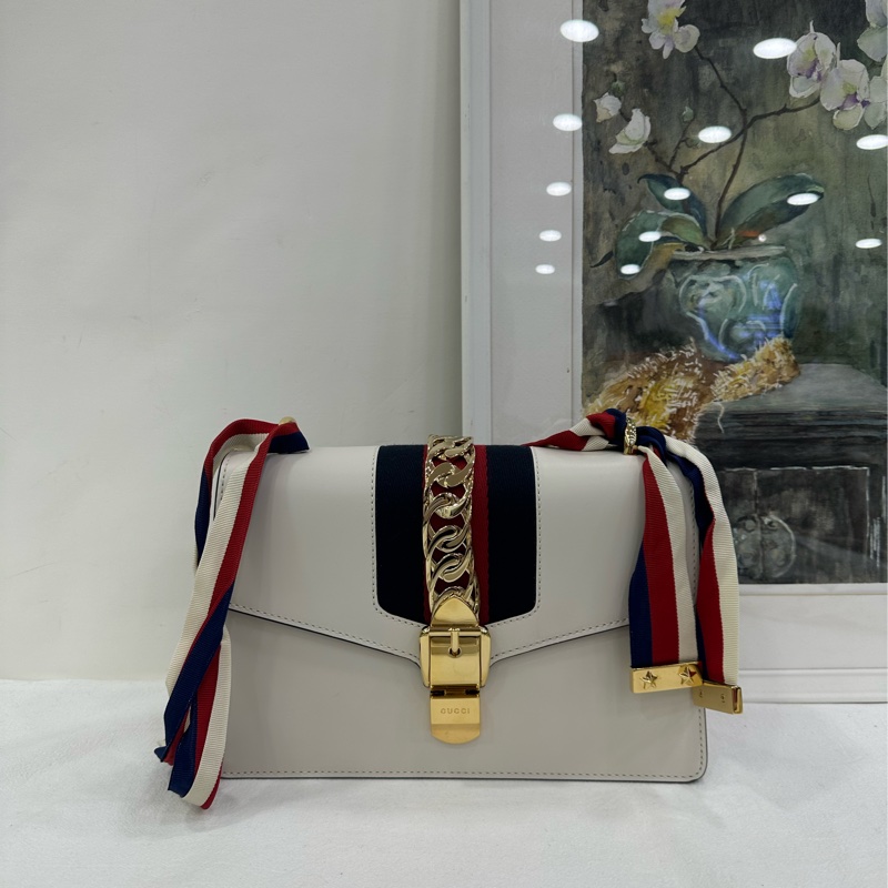 Gucci古馳白色塞維利亞Sylvie 金扣條紋織帶羅緞蝴蝶結寬版肩帶 可手提單肩斜挎 閒置 尺寸25*17*8cm-1