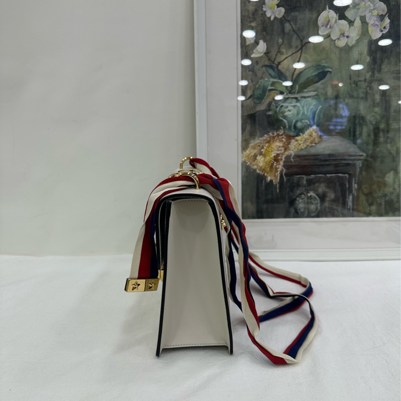 Gucci古馳白色塞維利亞Sylvie 金扣條紋織帶羅緞蝴蝶結寬版肩帶 可手提單肩斜挎 閒置 尺寸25*17*8cm-4