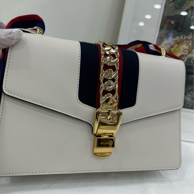 Gucci古馳白色塞維利亞Sylvie 金扣條紋織帶羅緞蝴蝶結寬版肩帶 可手提單肩斜挎 閒置 尺寸25*17*8cm-6