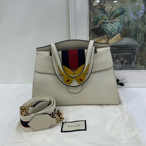 Gucci古馳白色oph條紋黃色琺瑯蝴蝶肩斜背包 99新近閒置 底長：30cm