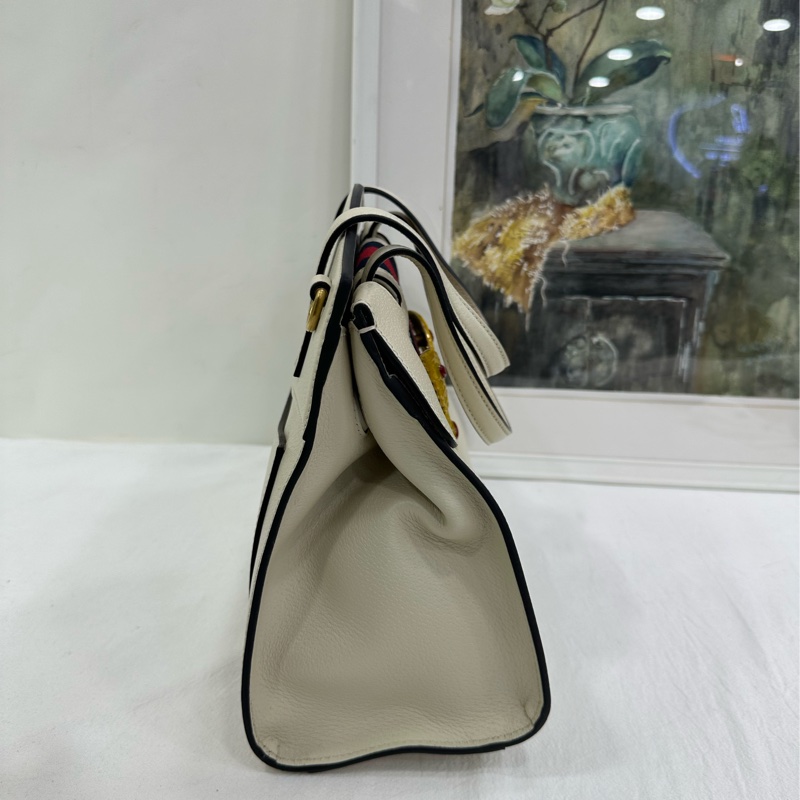 Gucci古馳白色oph條紋黃色琺瑯蝴蝶肩斜背包 99新近閒置 底長：30cm-3