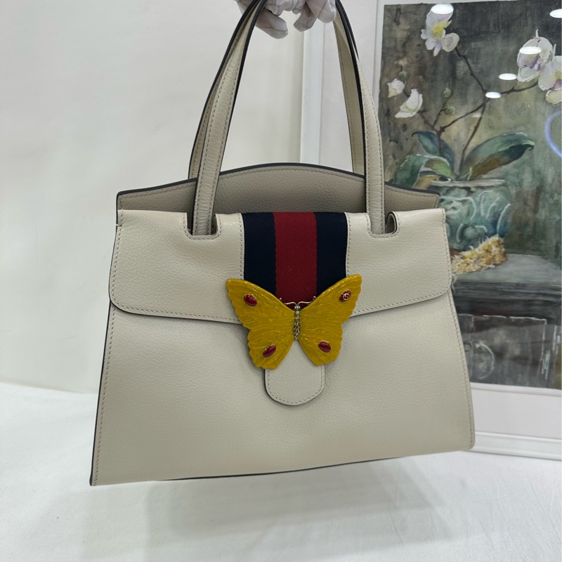 Gucci古馳白色oph條紋黃色琺瑯蝴蝶肩斜背包 99新近閒置 底長：30cm-5