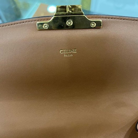 東區正精品㊣CELINE TRIOMPHE TEEN PVC 焦糖色凱旋門金扣翻蓋斜背包 RZ6161 188882BZ4.04U-2