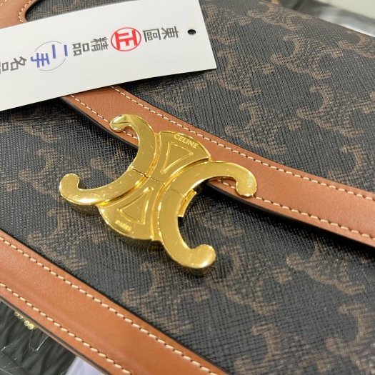 東區正精品㊣CELINE TRIOMPHE TEEN PVC 焦糖色凱旋門金扣翻蓋斜背包 RZ6161 188882BZ4.04U-7