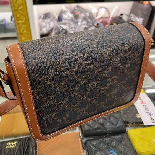 東區正精品㊣CELINE TRIOMPHE TEEN PVC 焦糖色凱旋門金扣翻蓋斜背包 RZ6161 188882BZ4.04U-8